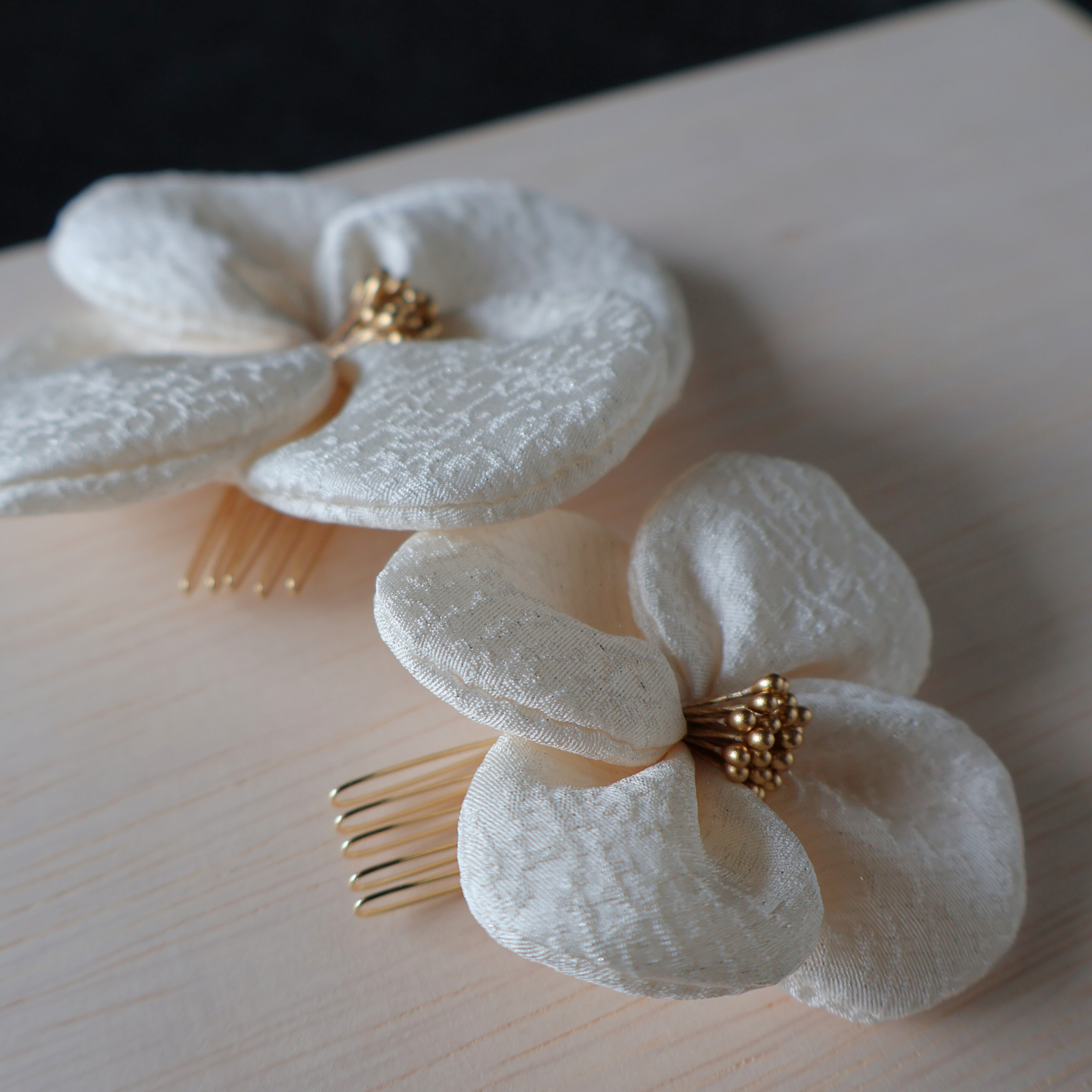 No.238｜絹花〈きぬばな〉 正絹の花飾り（オフホワイト／７点セット）｜白無垢・色打掛・結婚式に