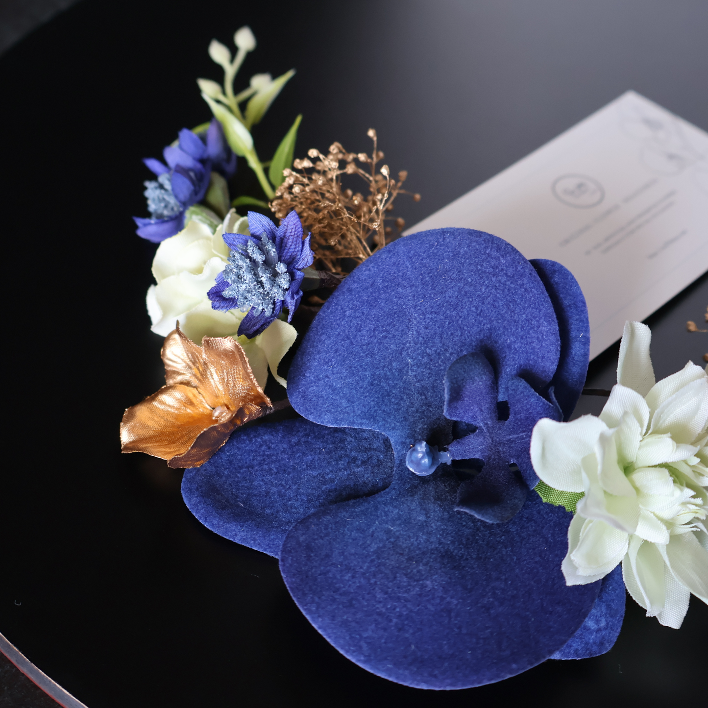 No.250｜ブルーベルベット胡蝶蘭とゴールドの髪飾り（青）｜成人式・卒業式・結婚式に