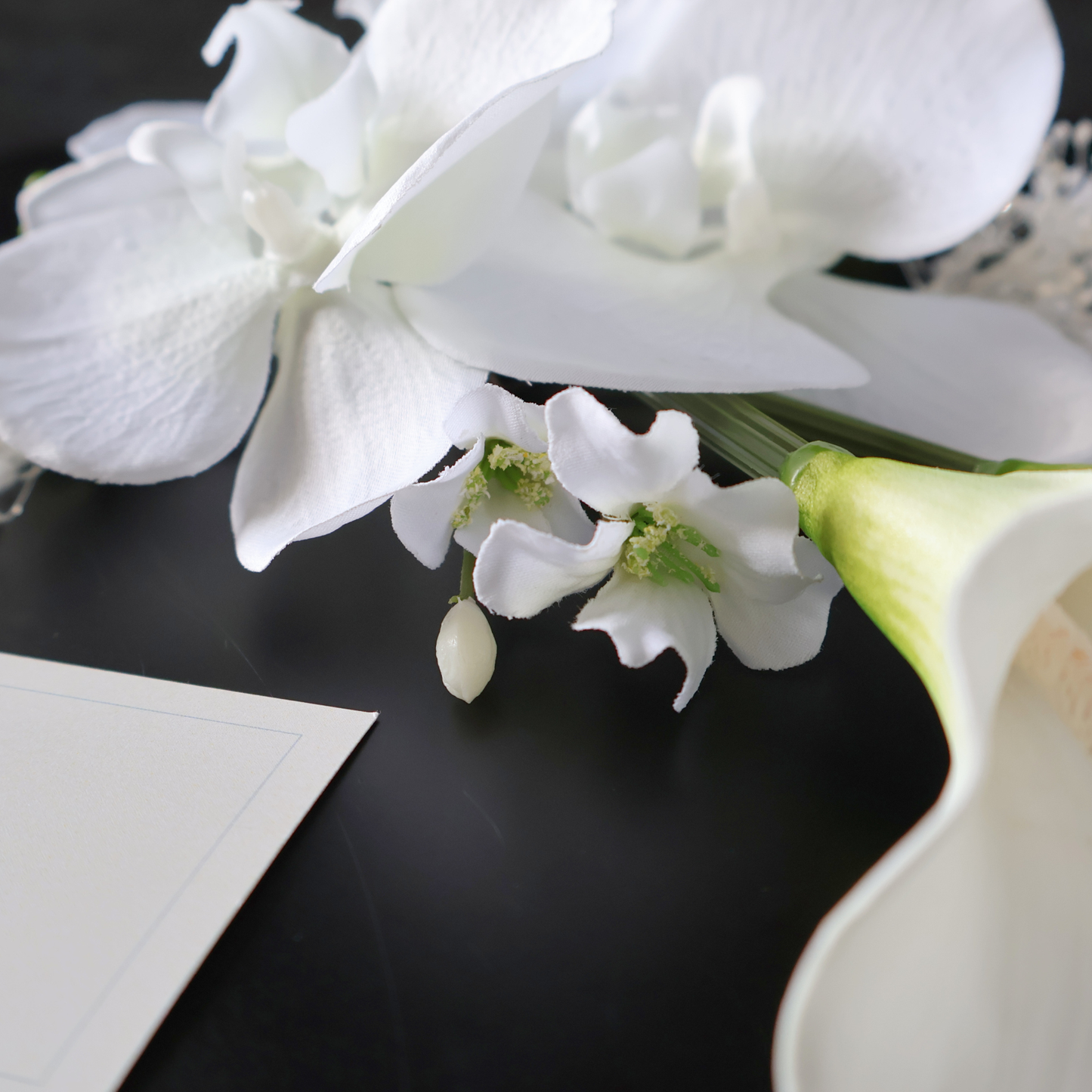 No.230｜カラーリリーと胡蝶蘭の髪飾り（白）｜白無垢・色打掛・結婚式に